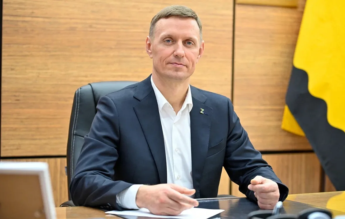 Андрей Кравченко за рабочим столом