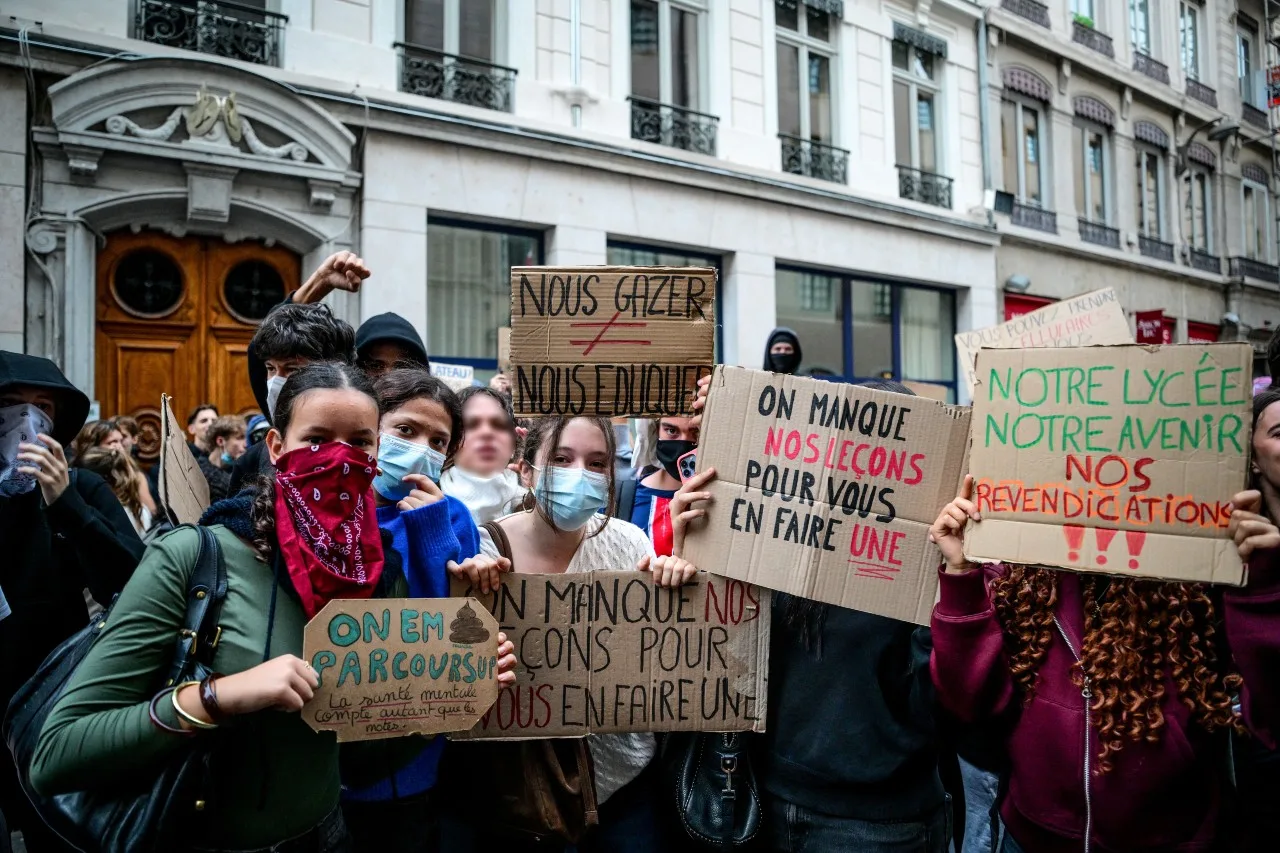 Лион, лицей Ампера, 1 октября 2026 года. Фото Olivier Chassignole / AFP; публикация Amnesty International France.