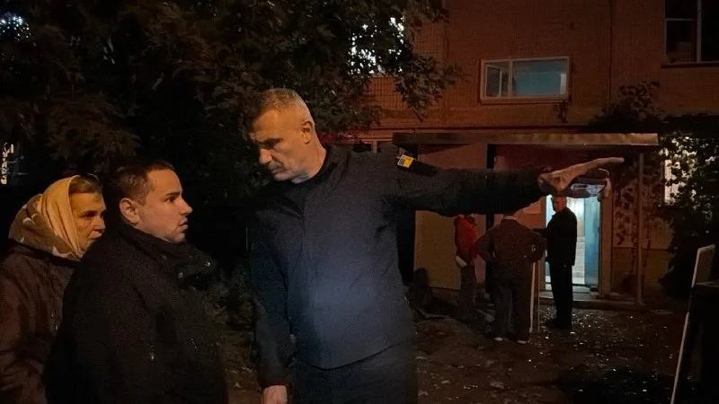 Последствия удара по жилому дому в Киеве вечером 13 октября 2026 года. Пресс-служба мэра Киева.