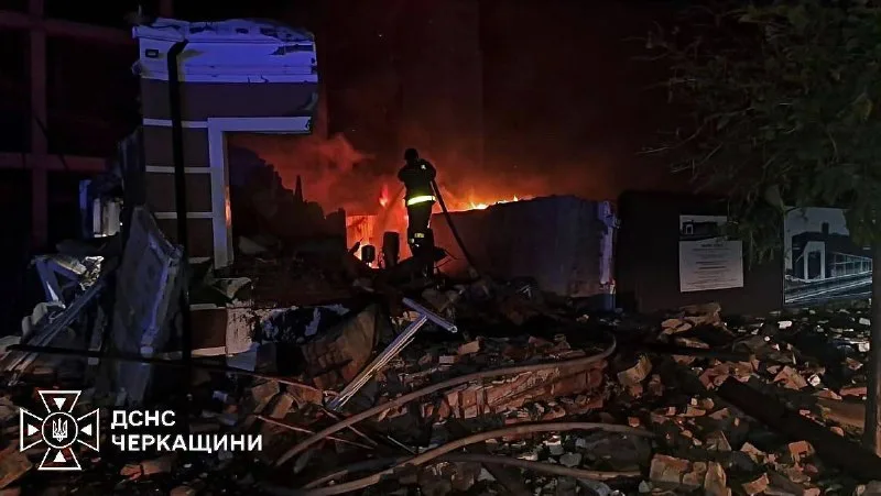 Пожар в разрушенном здании охраны. Умань, 16 октября 2026