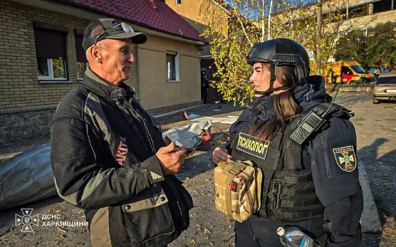Психолог ДСНС беседует с жителем