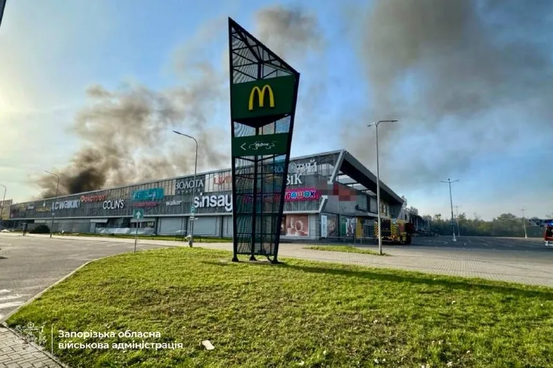 Последствия удара по торговому центру в Запорожье 26 октября 2026, фото 3