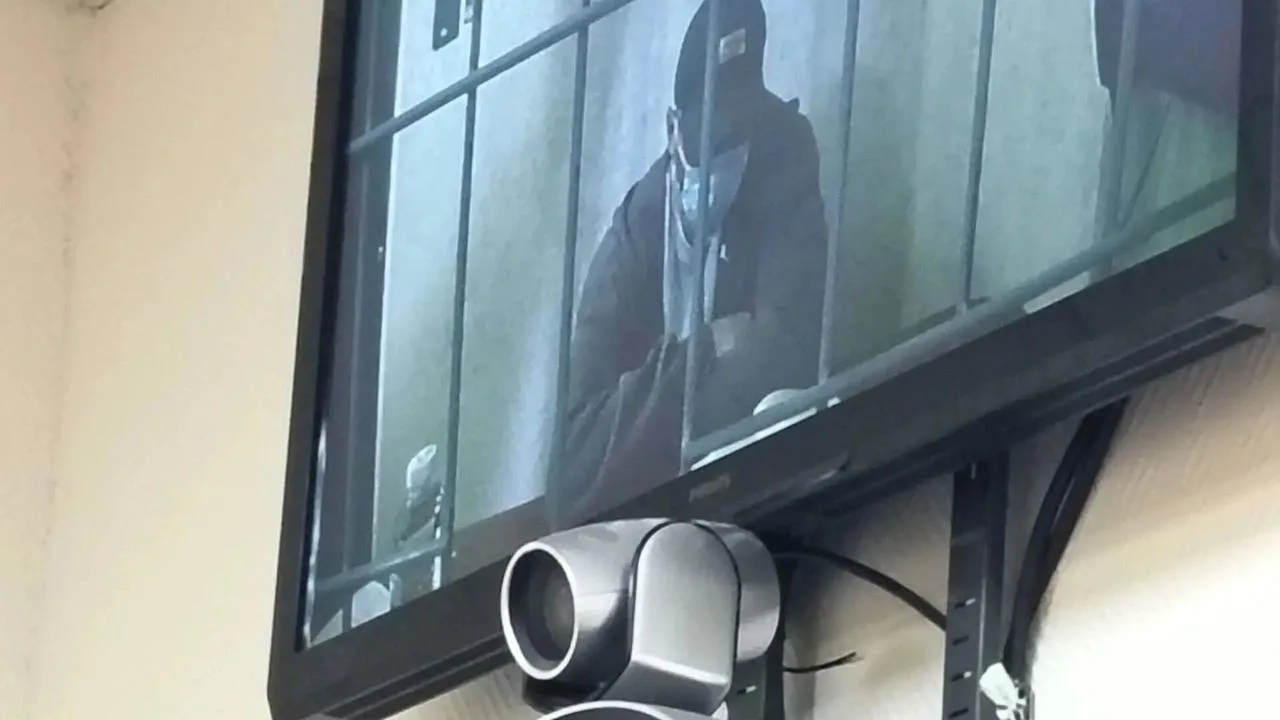 Судебный экран с участником процесса по ВКС