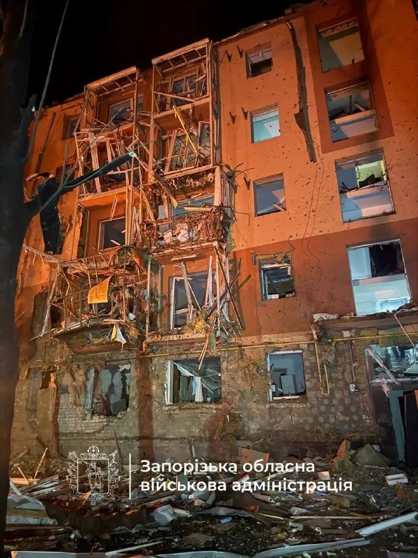 Повреждённый жилой дом после удара по Запорожью. Фото Запорожской ОВА; источник — Р. Харченко, 17.10.2026